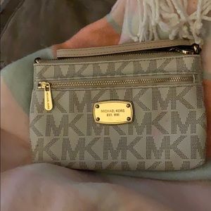 Michael kors wristlet